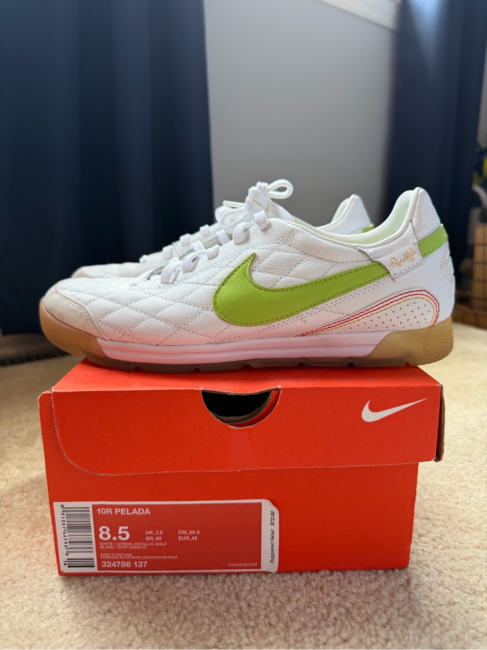 Rare Nike Tiempo Ronaldinho 10R Pelada Soccer Shoes White/Lime Green 8.5